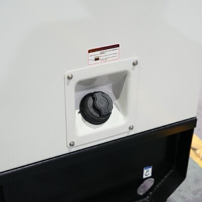 550kW 688KVA Su soğutmalı Süper Dizel Sessiz Jeneratör 50/60HZ Tek/Üç Fazlı Taşınabilir Jeneratörler DCEC Cummin